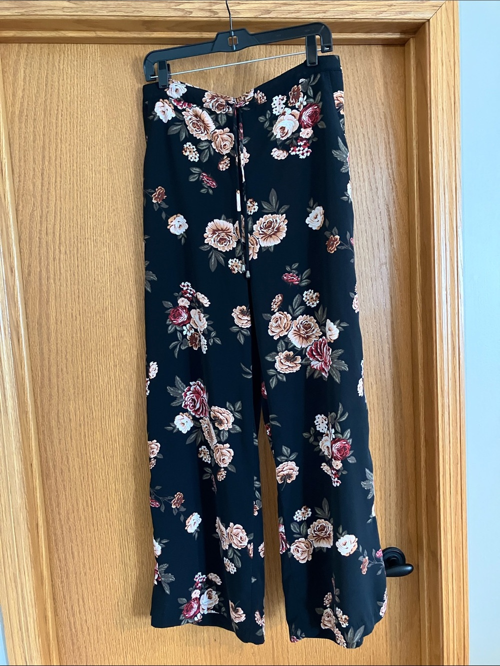 Xhilaration Black Wide-Leg Floral Pants